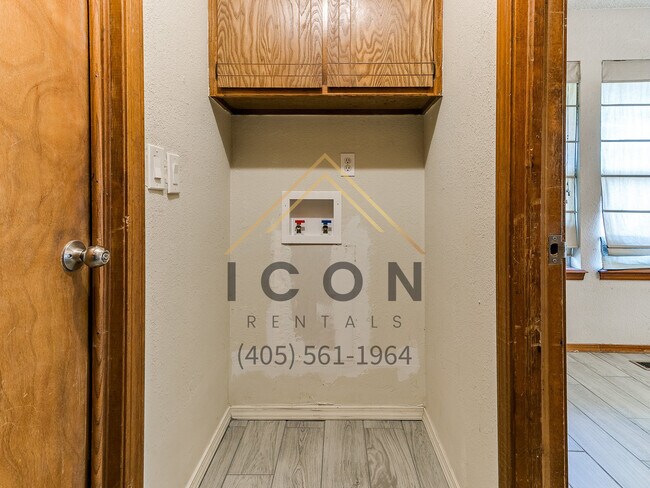 Building Photo - 8804 NW 92nd St