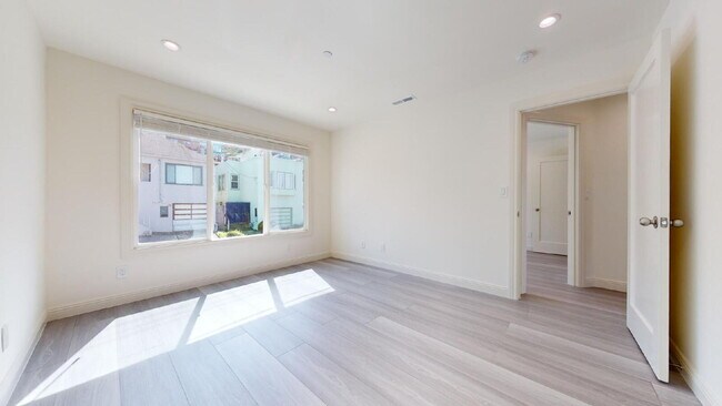 Building Photo - "Charming Urban Retreat: Cozy 1-Bedroom Haven in Daly City!"