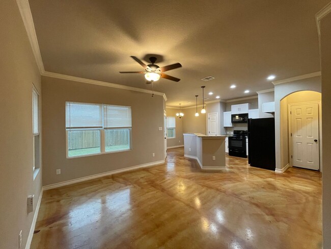 Building Photo - Town home for rent