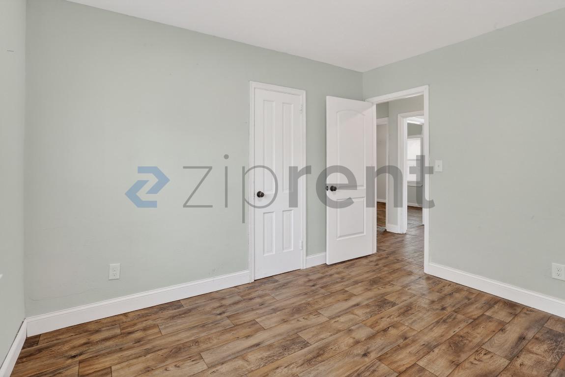 Building Photo - Unit 2