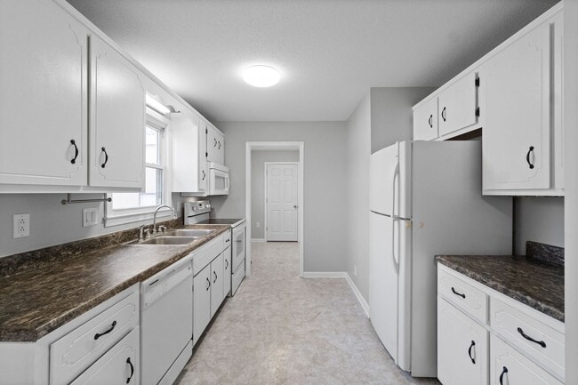 Building Photo - Nice home located next to Fort Campbell- COMING SOON!!!!