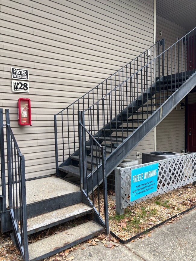 Building Photo - 1128 Southwood Dr