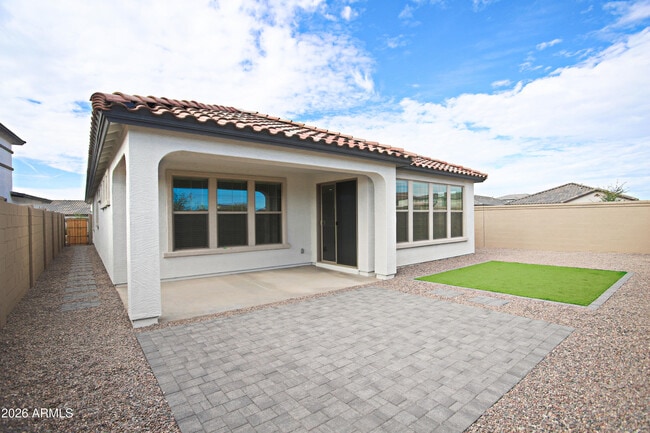 Building Photo - 815 W Finch Dr