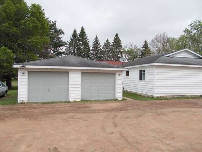 Building Photo - 608 N Walnut Ave