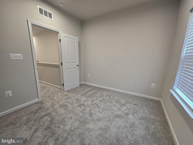 Building Photo - 4928 Dunhaven Dr