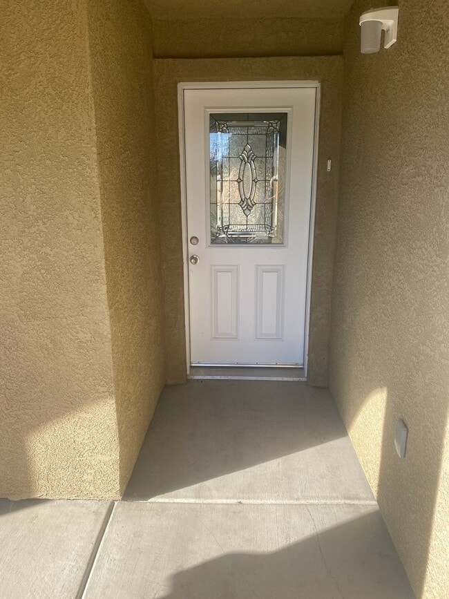 Building Photo - Spacious and New with Solar in Central Hanford
