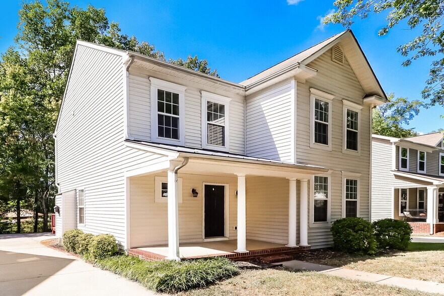 Building Photo - 10217 Meadow Crossing Ln