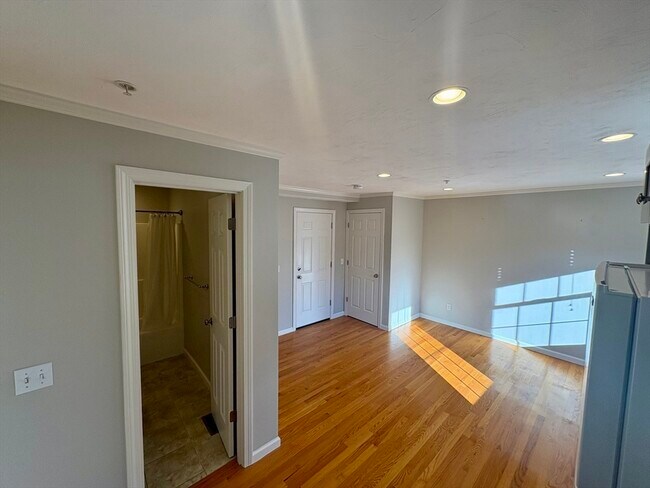 Building Photo - 56 Eliot St