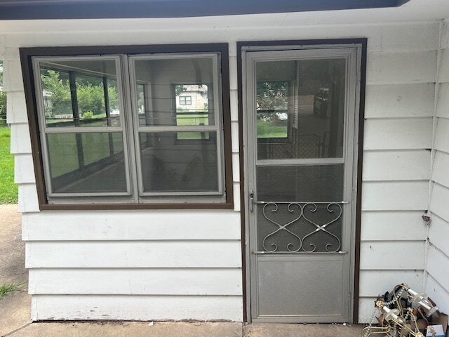 Building Photo - Updated 5-Bedroom Roseville Home with Yard...