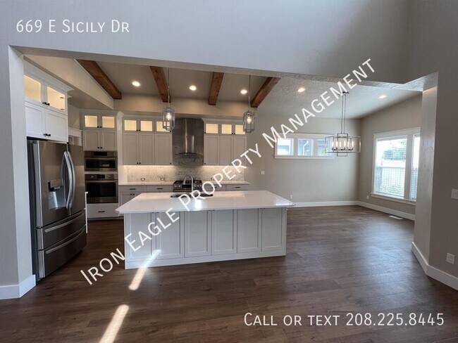 Building Photo - 669 E Sicily Dr