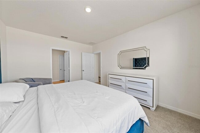 Building Photo - 687 Griffon Ave