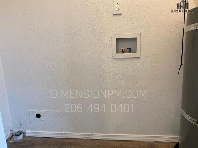 Building Photo - Charming Rambler 2-Bedroom Home with Fully Fenced Yard in Bremerton!