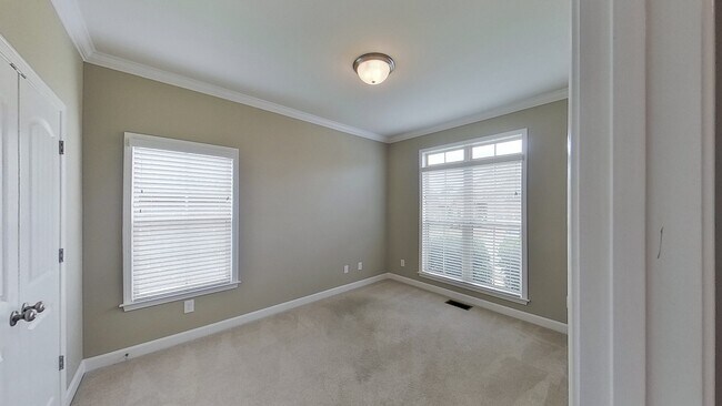 Building Photo - 5010 Speight St