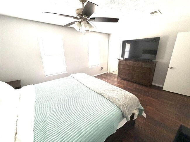 Building Photo - 5285 Mainstreet Park Dr