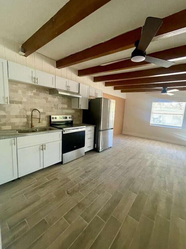 Building Photo - 1216 E 138th Ave