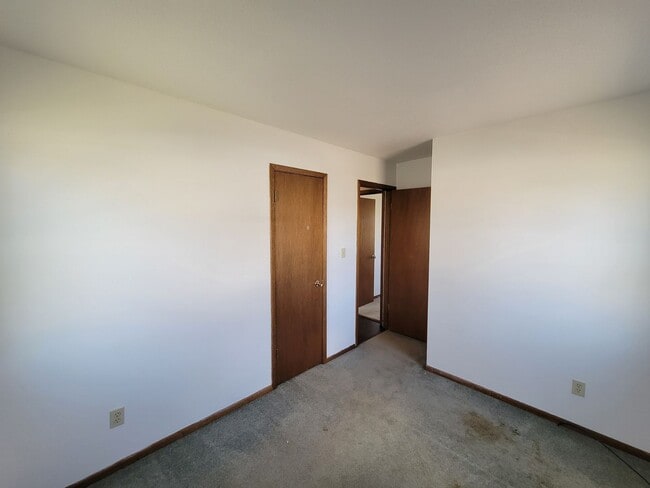 Building Photo - 1223 Lilac Ln