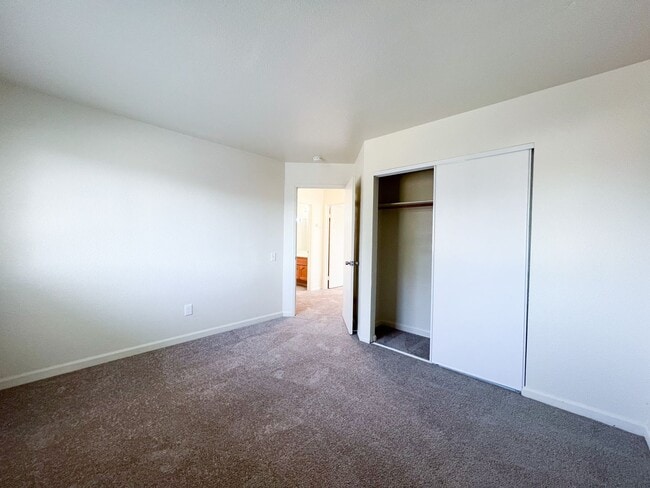 Building Photo - Newly Renovated 4 Bed, 3 Bath Home