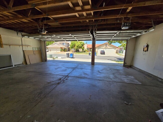 Building Photo - 39354 Longhorn Ct