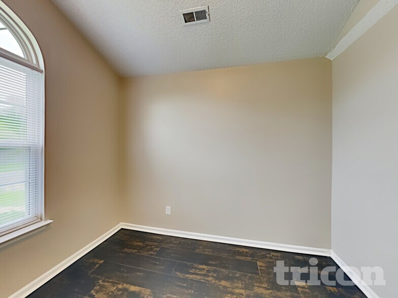 Building Photo - 1026 Summit Hills Dr