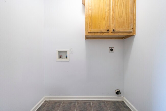 Building Photo - 35576 Melrose Ave