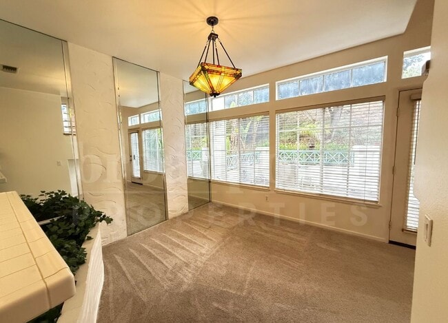 Building Photo - 12640 Springbrook Dr