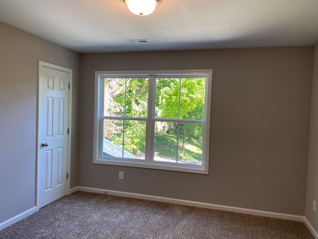 Building Photo - Brand New 2 Story Duplex!!  Close to Downtown with 3 bedrooms and 2 baths.