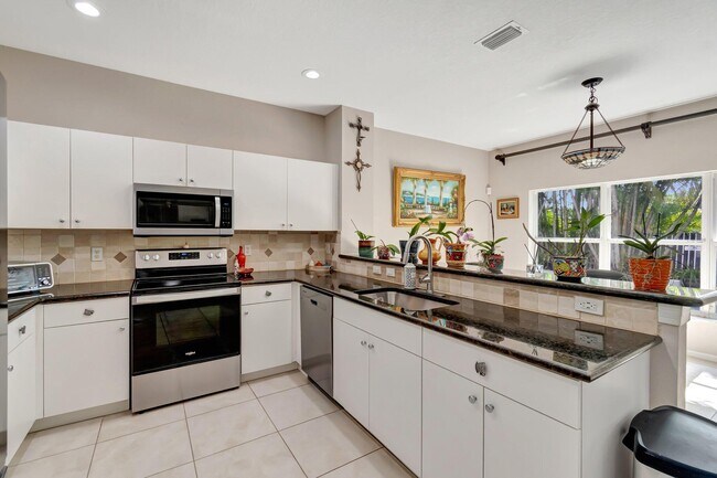 Building Photo - 6788 Hendry Dr