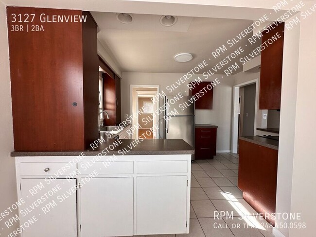 Building Photo - Spacious 3-bedroom