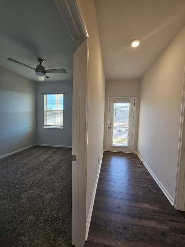 Building Photo - 369 Highline Trl