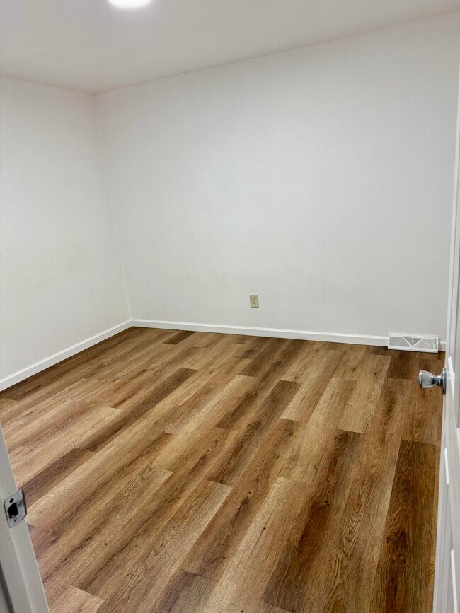 Building Photo - 305 Hightower Rd