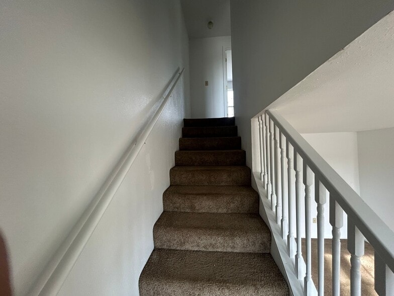 Building Photo - 631 Hope St