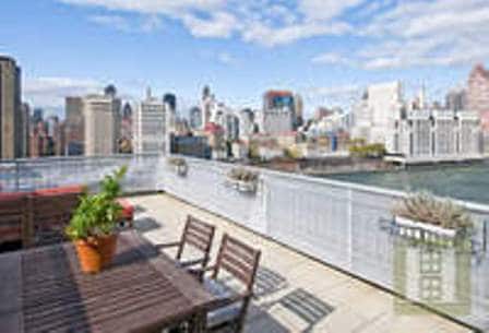 Building Photo - 455 Main St