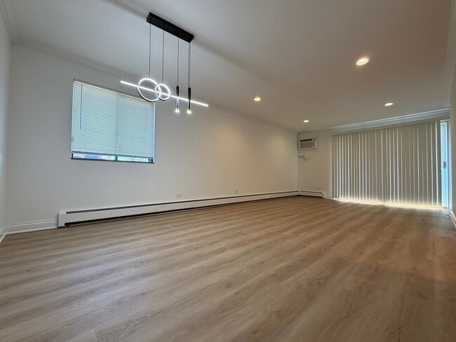 Building Photo - 5 Echo Ct