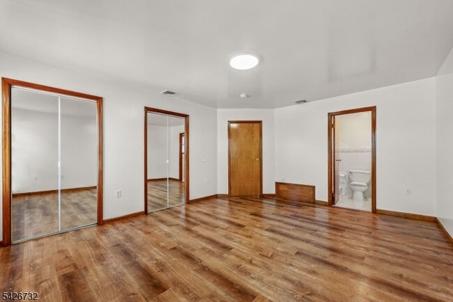 Building Photo - 937 Grove St