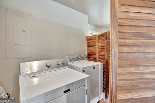 Building Photo - 300 Briarwood Rd