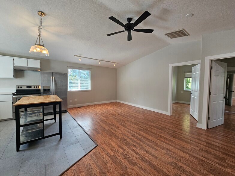 dining/living space - 13235 SE Oatfield Rd
