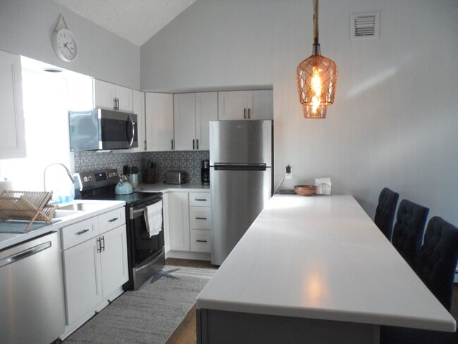 Building Photo - 9400 Ventnor Ave