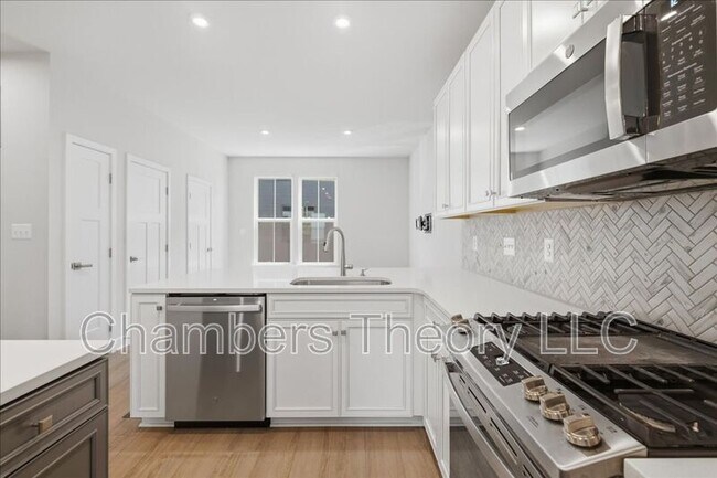 Building Photo - 4322 Ellipse Ter
