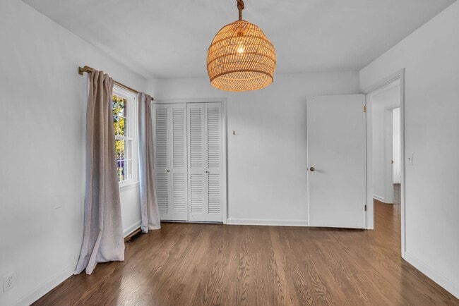 Building Photo - Stunning 3BR/2BA Home in the Highly Sought...