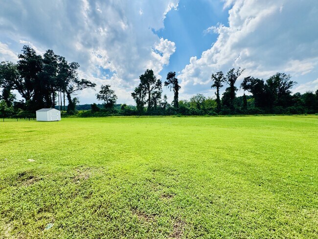 Building Photo - 464 Honeyhill Lp