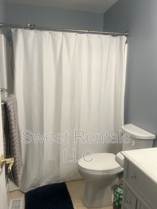 Building Photo - 47 Arabian Dr