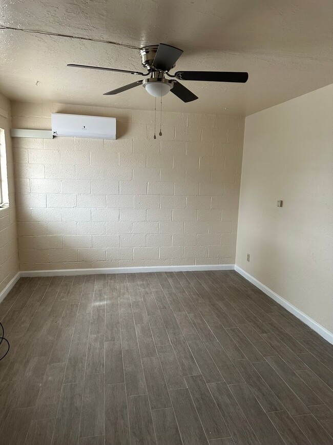 Building Photo - Great 1 Bed 1 Bath located near NMSU