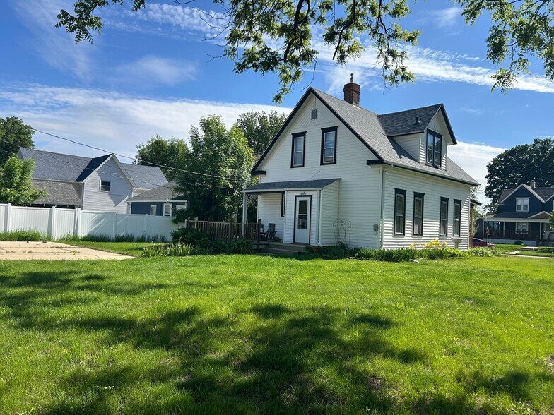 Building Photo - 1515 S Duluth Ave