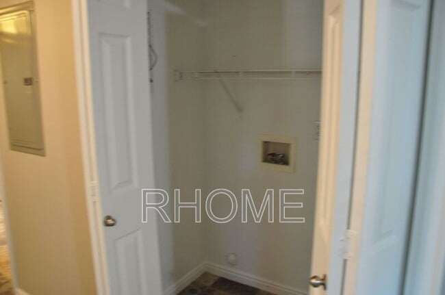 Building Photo - 1430 Westbury Way