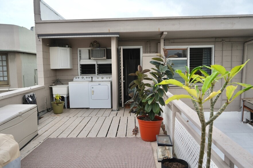 Deck - 1014 Kapahulu Ave