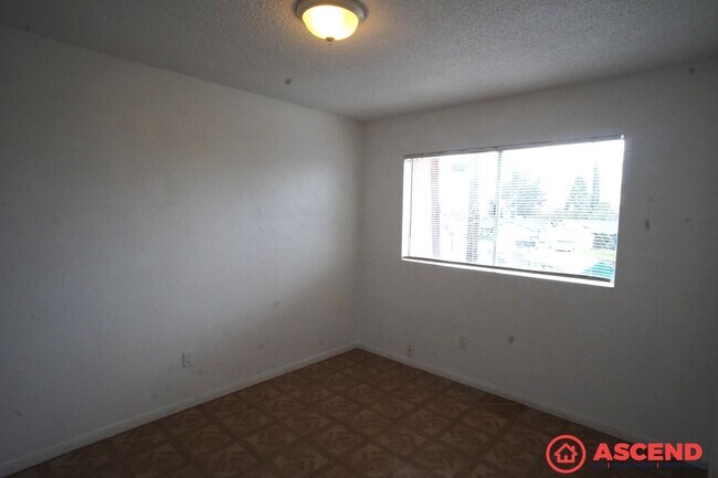 Building Photo - 117 Hughes Ave