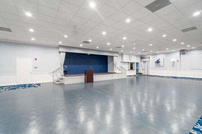 Building Photo - 7290 Kinghurst Dr