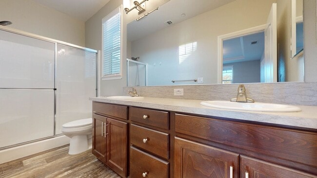 Building Photo - Beautiful 3 Bedroom 3 Full bath with 1 Car...