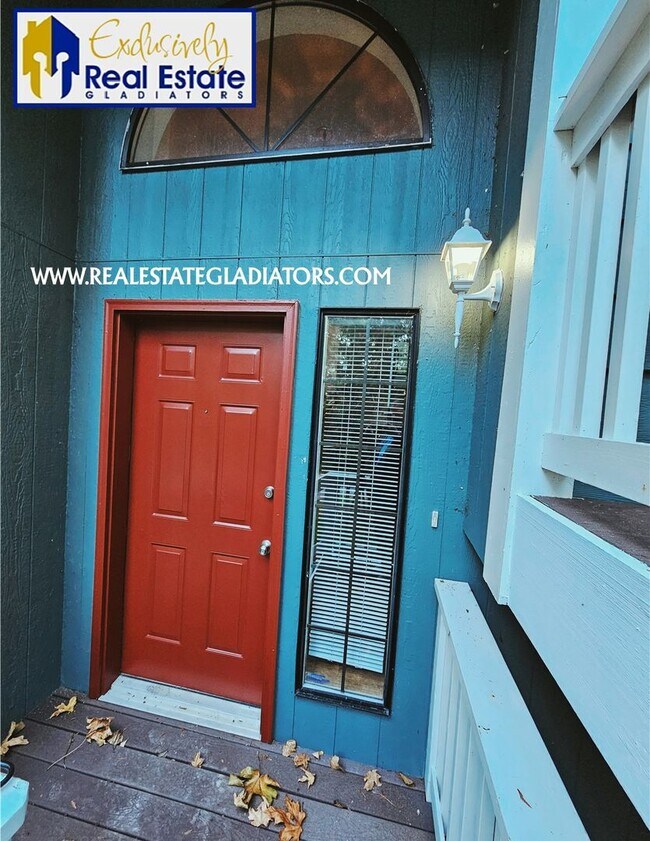 Building Photo - 4 Bed 2.5 Pet Friendly Home in Wilderness Rim