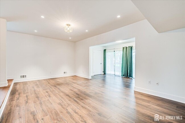 Building Photo - 369 Bromley Pl